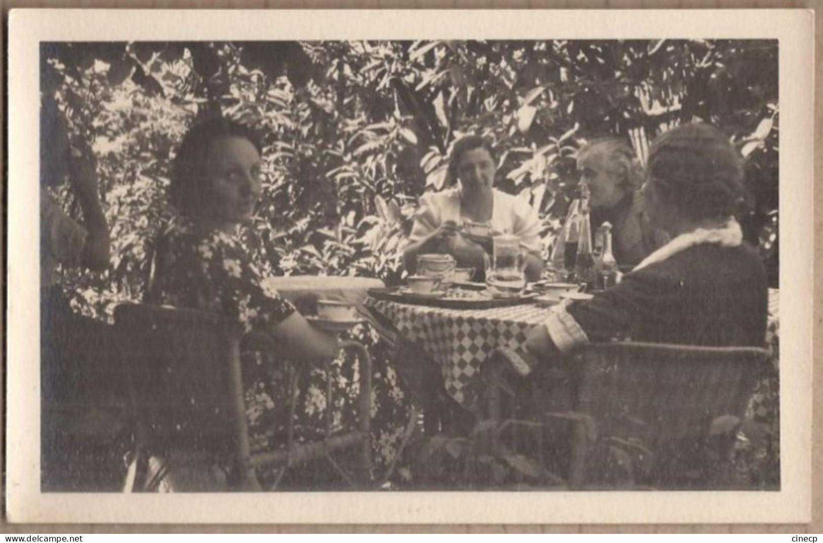 CARTE PHOTO 78 - VIROFLAY - TB PLAN Groupe Personnes à Table Dans Jardin - Juin 1937 - Viroflay