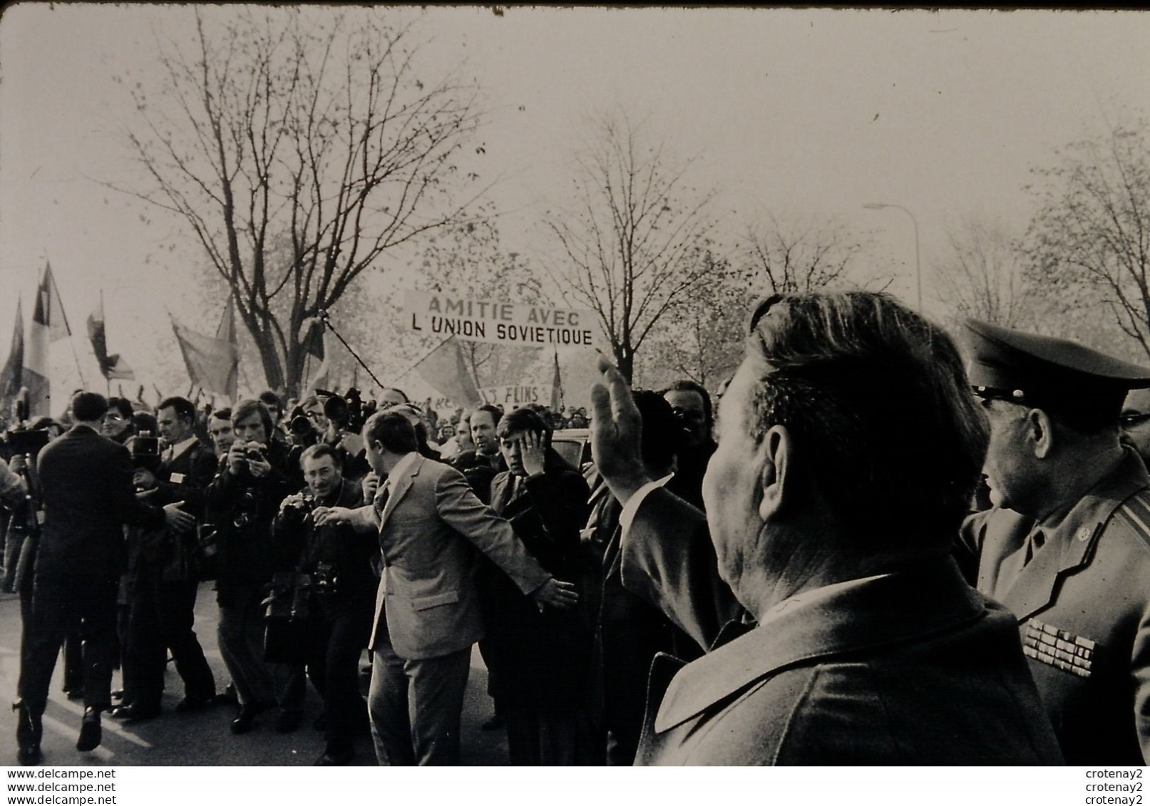 Photo Diapo Diapositive Slide URSS Depuis 1945 N°4 BREJNEV Visite Les Usines RENAULT à FLINS En 1971 VOIR ZOOM - Diapositives (slides)