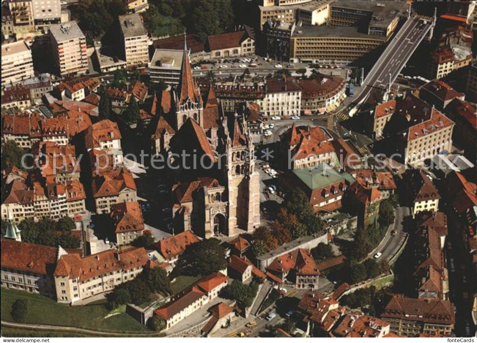 11863760 Lausanne VD Fliegeraufnahme Vielle Ville Avec La Cathedrale Lausanne - Sonstige & Ohne Zuordnung
