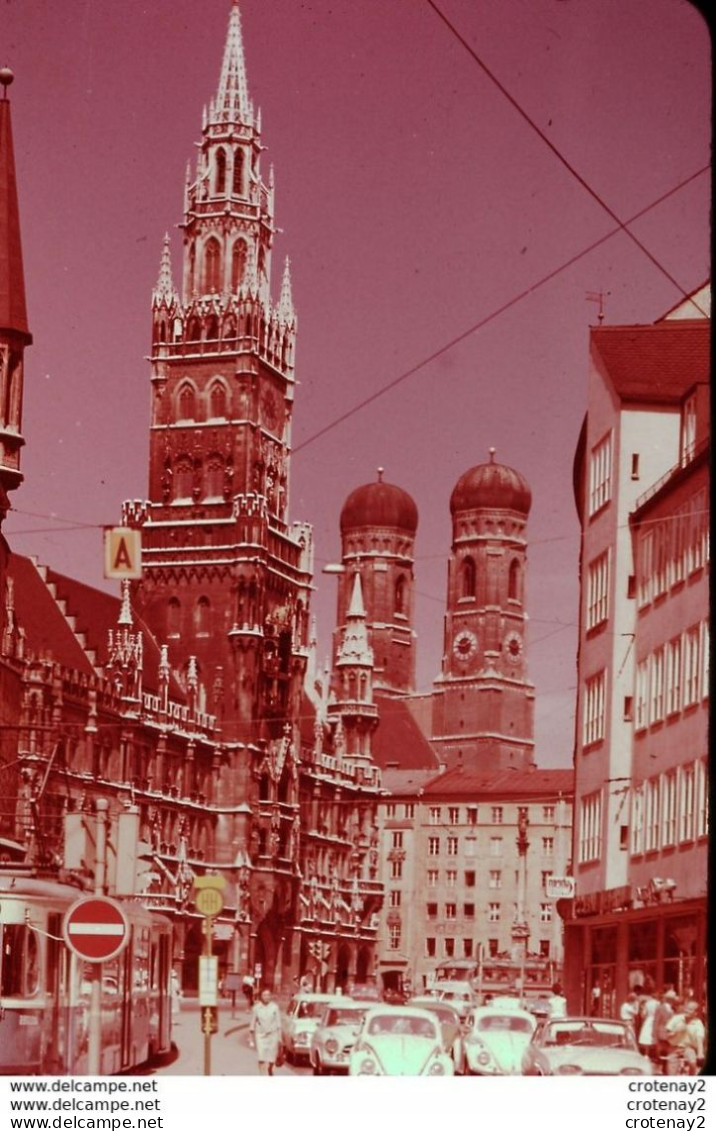 Photo Diapo Diapositive Slide MUNICH MUNCHEN Nouvelle Mairie & La Frauenkirche Tram Tramway Ford Taunus VW Käfer En 1965 - Dias
