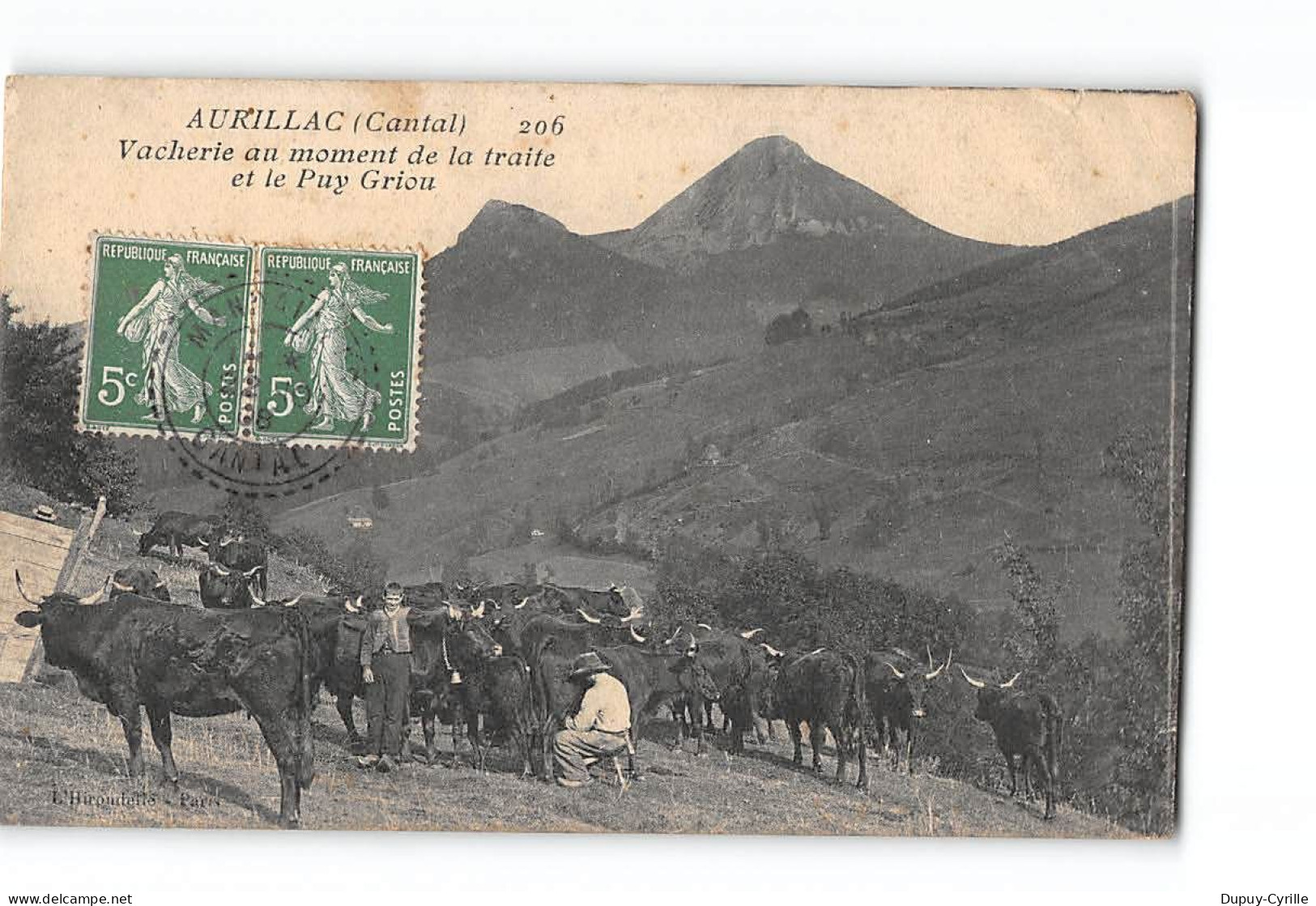 AURILLAC - Vacherie Au Moment De La Traite Et Le Puy Griou - Très Bon état - Aurillac