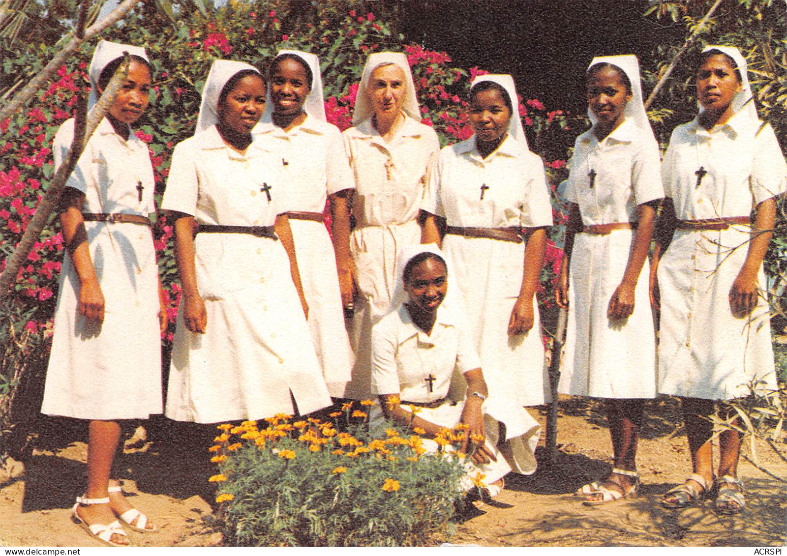 CAMEROUN Mgr LOUCHEUR Et Soeurs à YAOUNDE église Catholique Jesus Christ  31 (scan Recto Verso)MF2724VIC - Cameroun