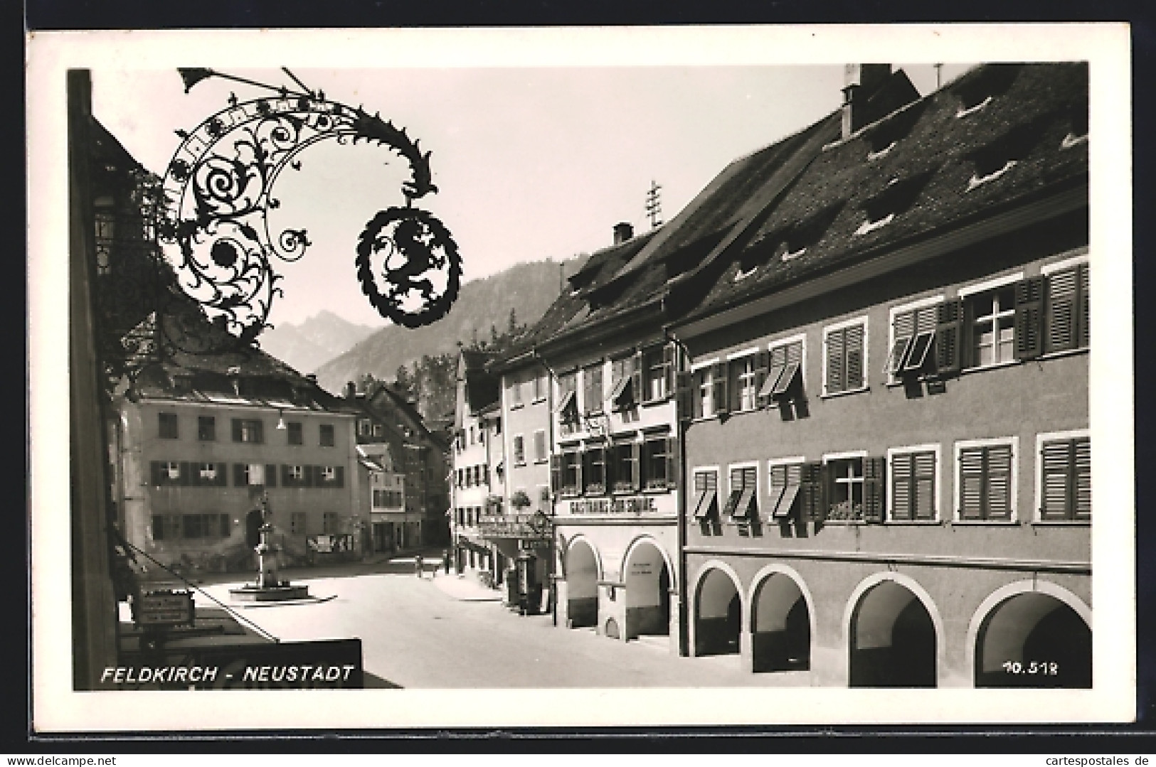 AK Feldkirch-Neustadt, Strassenansicht Mit Gasthaus Zur Sonne Und Brunnen  - Sonstige & Ohne Zuordnung