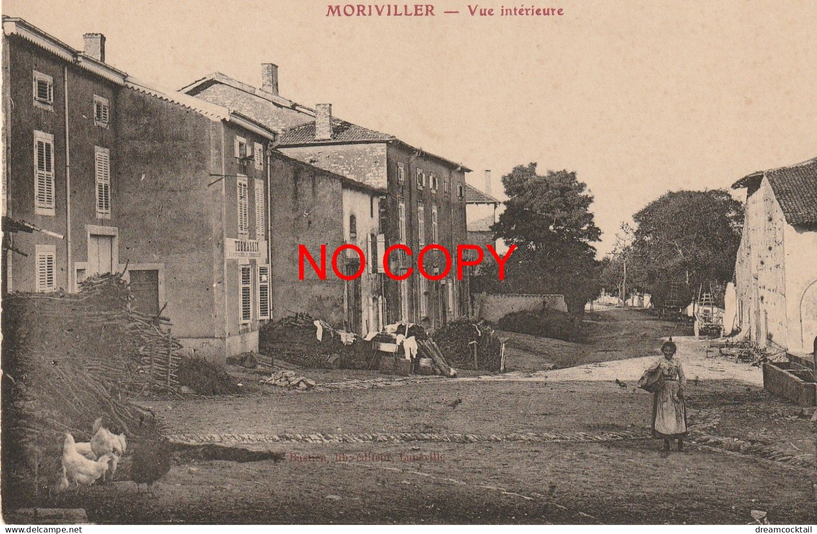 54 MORIVILLER. Vue Intérieure Paysanne Et Ses Poules (carte Rare)... - Montfort L'Amaury