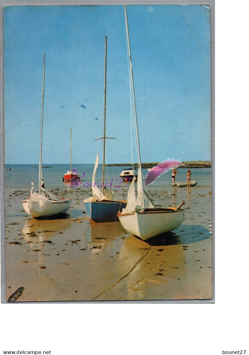 BRETIGNOLLES SUR MER 85 - Les Barques Au Repos 1969 Petit Voilier Enfant Sur La Plage  - Bretignolles Sur Mer