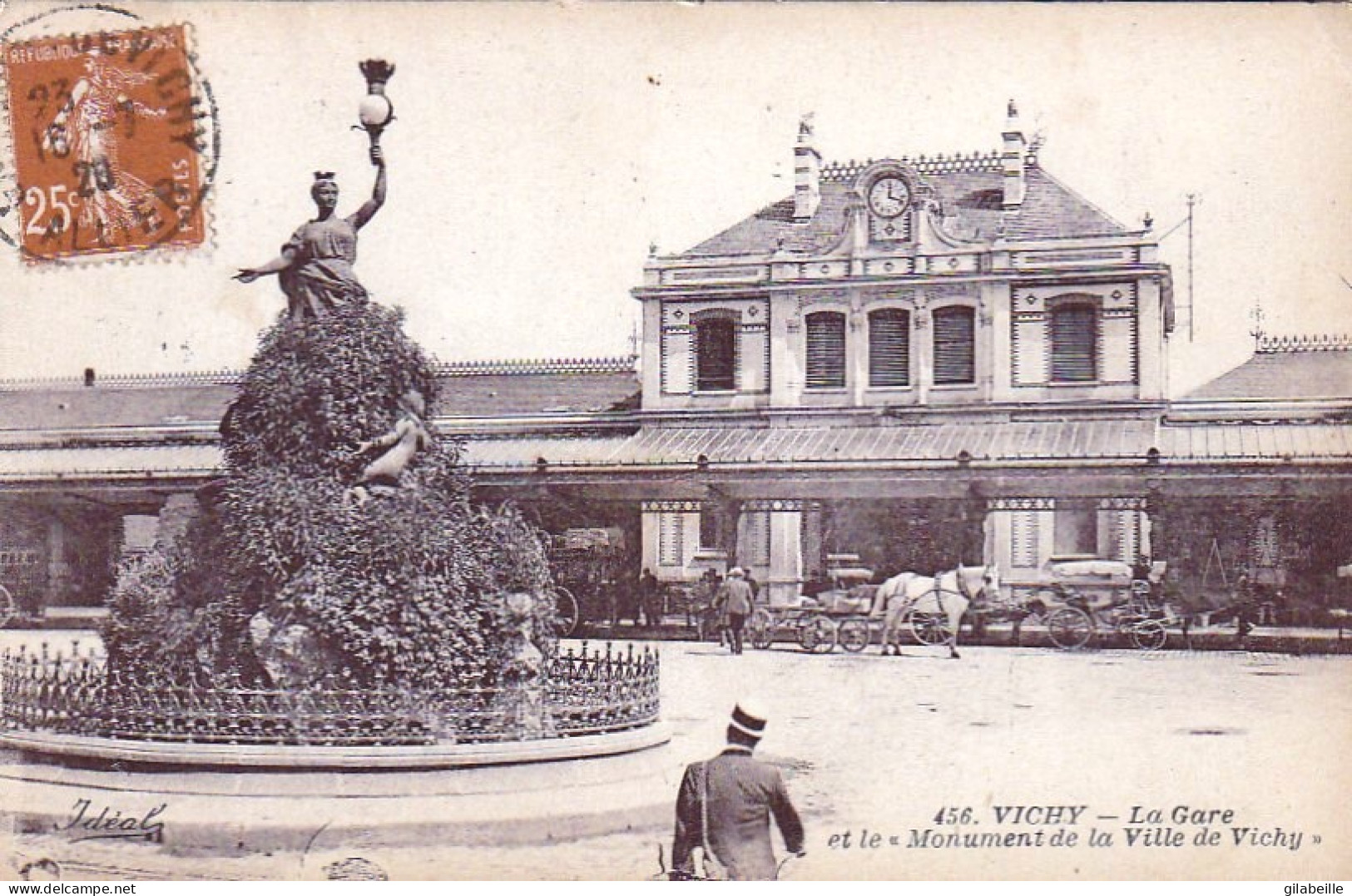 03 - Allier -  VICHY -  La Gare  Et Le Monument De La Ville De Vichy - Vichy