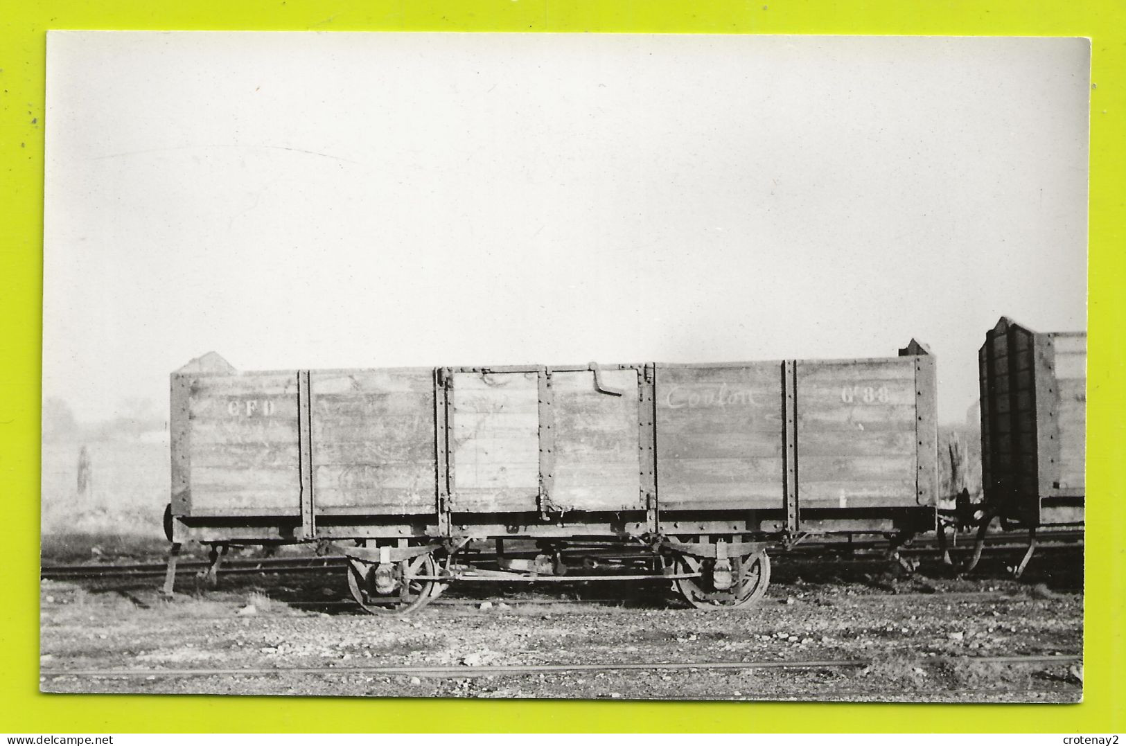 PHOTO Originale TRAINS Des CFD EGREVILLE Vers NEMOURS  Wagon Tombereau N°88 Marqué Coulon En 1951 VOIR DOS Photo Rifault - Eisenbahnen