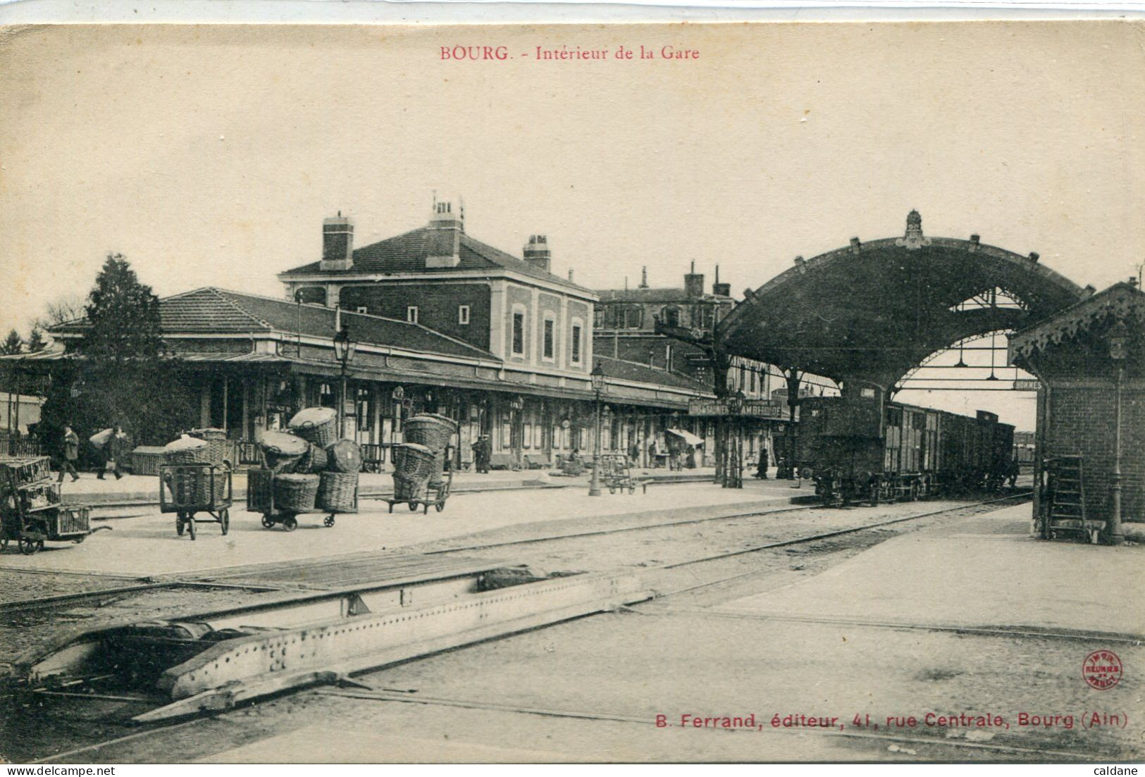 BOURG- Interieur. De.   La  GARE - Stations With Trains