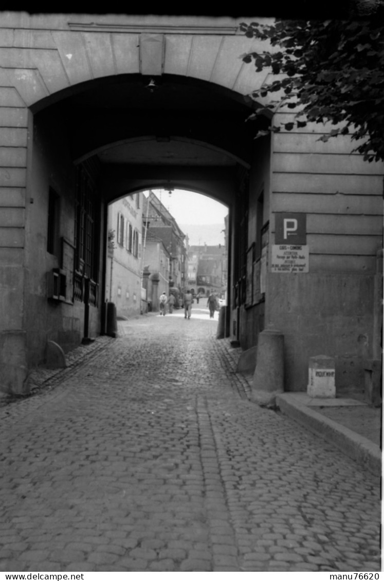 Ref 1 - 2 Négatifs Seuls Sans Les Photos  : Cour De Strasbourg Et Porte à Riquewirt , Alsace - France . - Europa