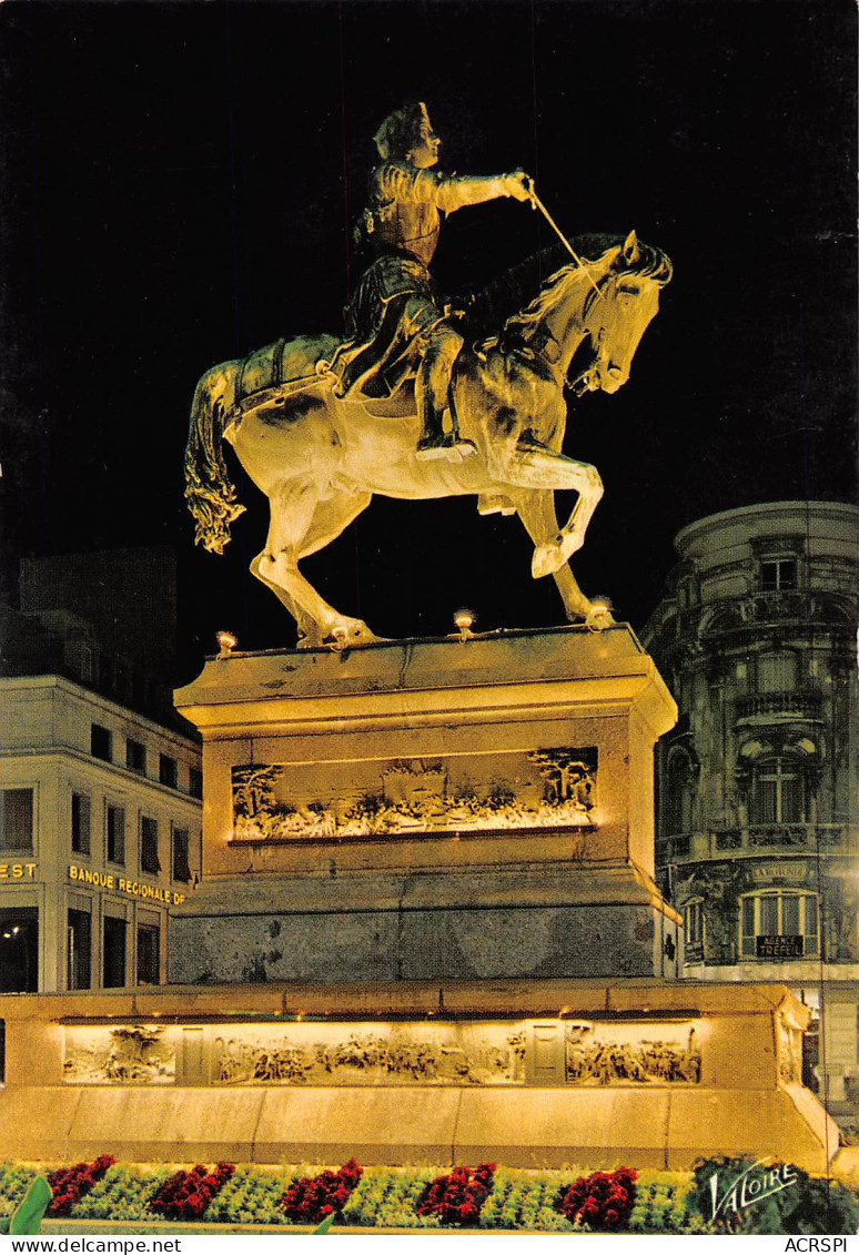 ORLEANS  Place Du MARTROI  La Statue De Jeanne D'Arc La Nuit  16 (scan Recto Verso)MF2772BIS - Orleans
