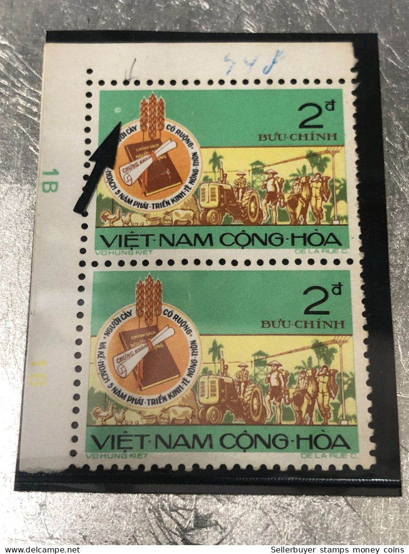 VIET NAM SOUTH STAMPS (ERROR Printed Deviate  1973-2 Dong)2 STAMPS Vyre Rare - Vietnam