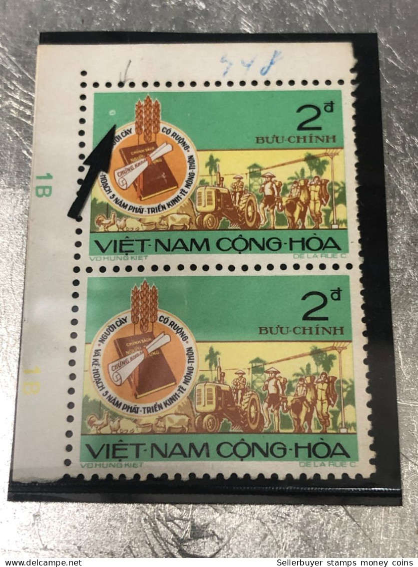VIET NAM SOUTH STAMPS (ERROR Printed Deviate  1973-2 Dong)2 STAMPS Vyre Rare - Vietnam