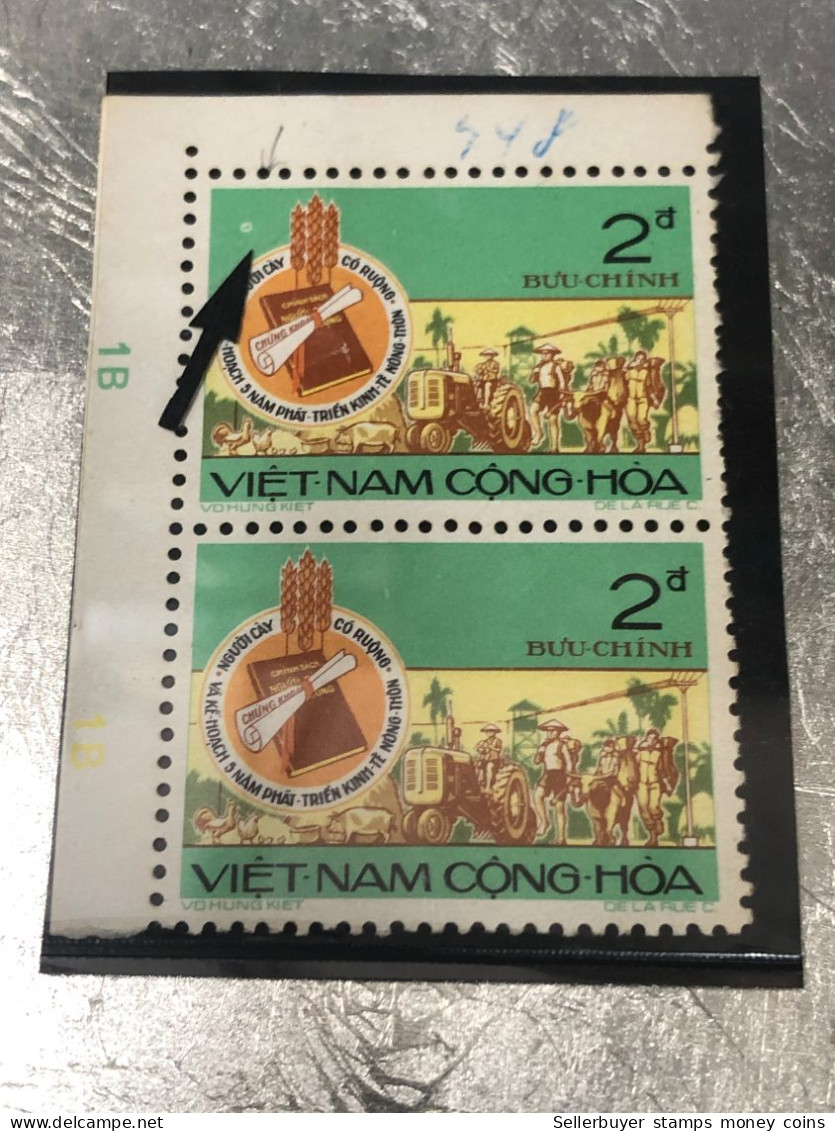 VIET NAM SOUTH STAMPS (ERROR Printed Deviate  1973-2 Dong)2 STAMPS Vyre Rare - Vietnam