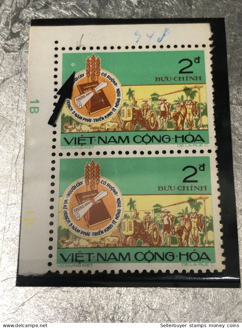 VIET NAM SOUTH STAMPS (ERROR Printed Deviate  1973-2 Dong)2 STAMPS Vyre Rare - Viêt-Nam