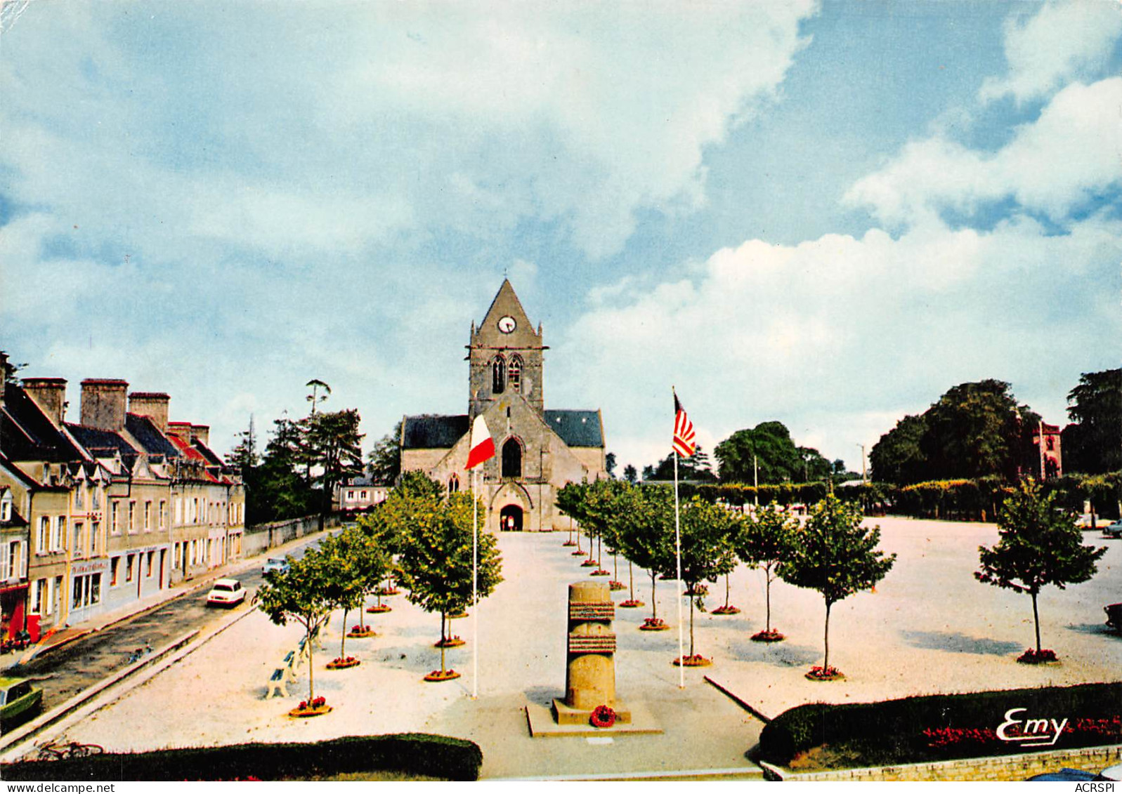 50 SAINTE MERE EGLISE L'église Place Du 6 Juin  10 (scan Recto Verso)MF2775UND - Sainte Mère Eglise