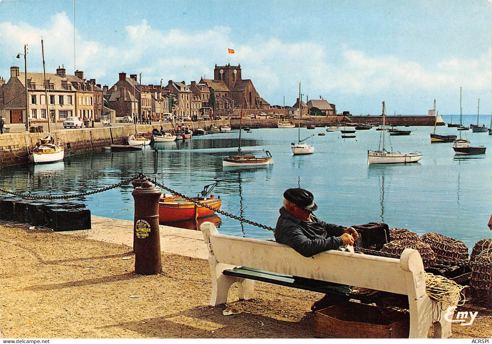 50  BARFLEUR  Le  Port Et Un Pêcheur Réparant Ses Casiers  42 (scan Recto Verso)MF2775VIC - Barfleur