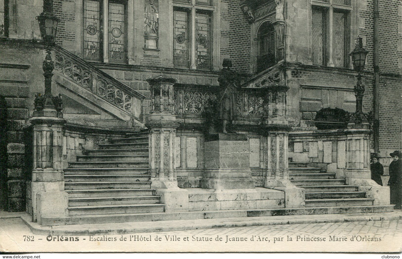 CPA -  ORLEANS - ESCALIERS DE L'HOTEL DE VILLE ET STATUE DE JEANNE D'ARC (1916) - Orleans