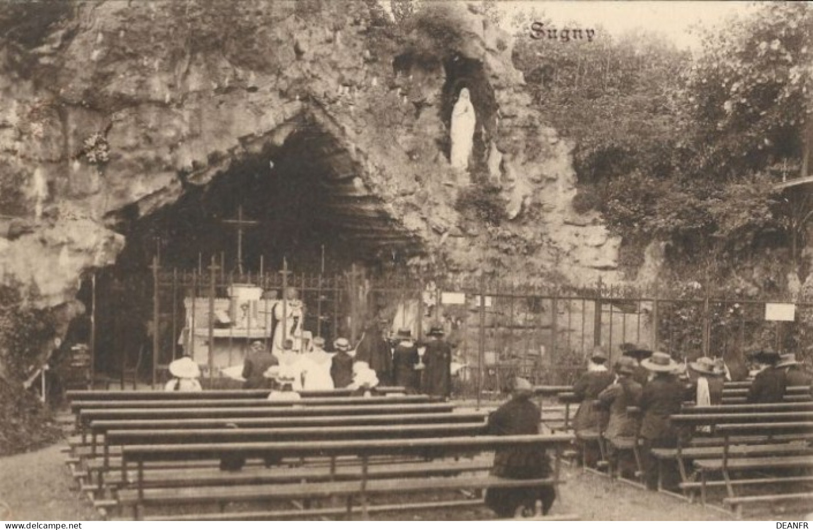 SUGNY : Chaque Année Grands Pélerinages: En Juin,le Vendredide La Fête Du Sacré-Coeur Et Le 16 Août à La Grotte. - Vresse-sur-Semois