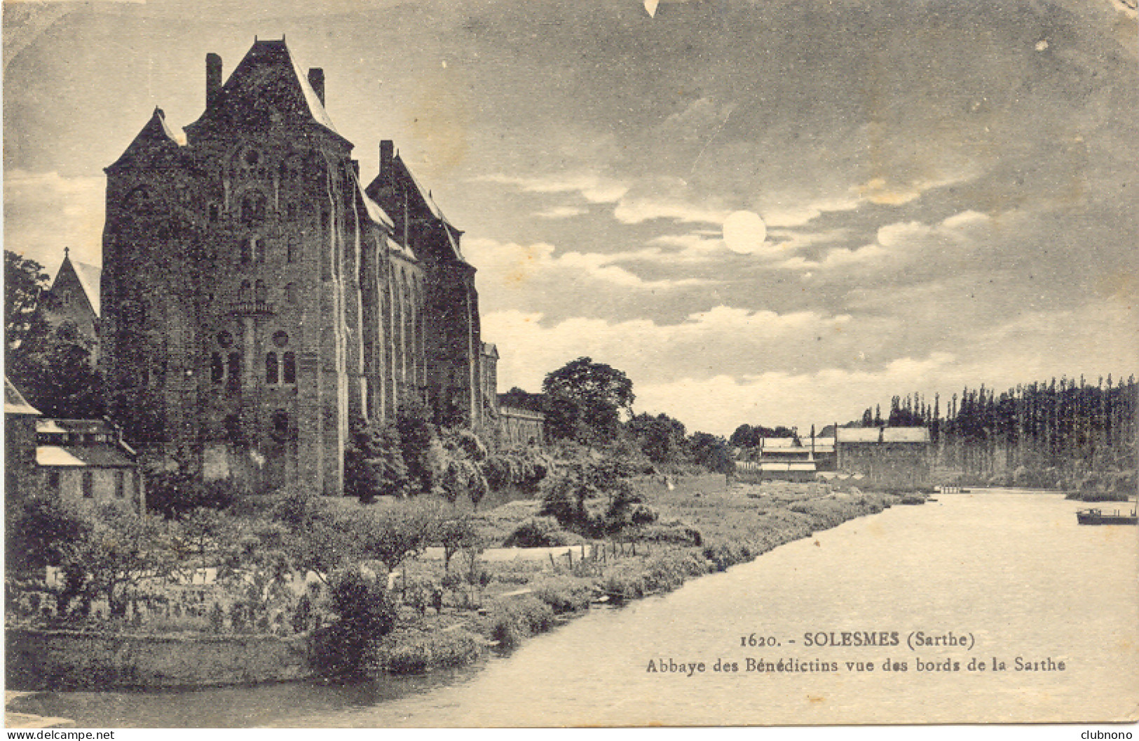 CPA - SOLESMES - ABBAYE DES BENENICTINS VUS DES BORDS DE LA SARTHE - Solesmes