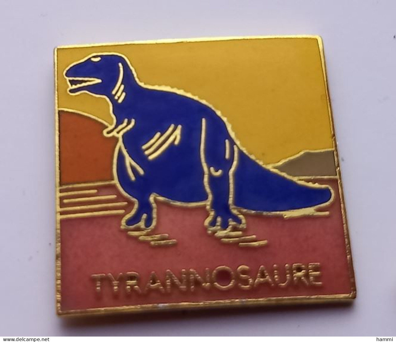 G393 Pin's Dinosaure Genre TYRANNOSAURE Qualité EGF Achat Immédiat - Tiere