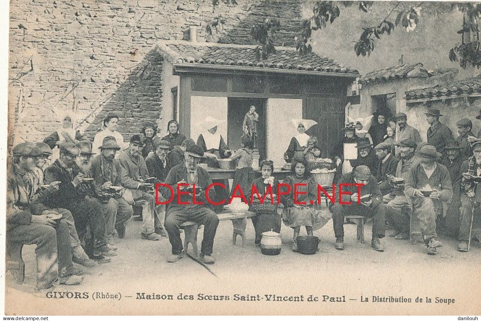 69 // GIVORS   Maison Des Soeurs St Vincent De Pual  / Distribution De La Soupe  ** - Givors