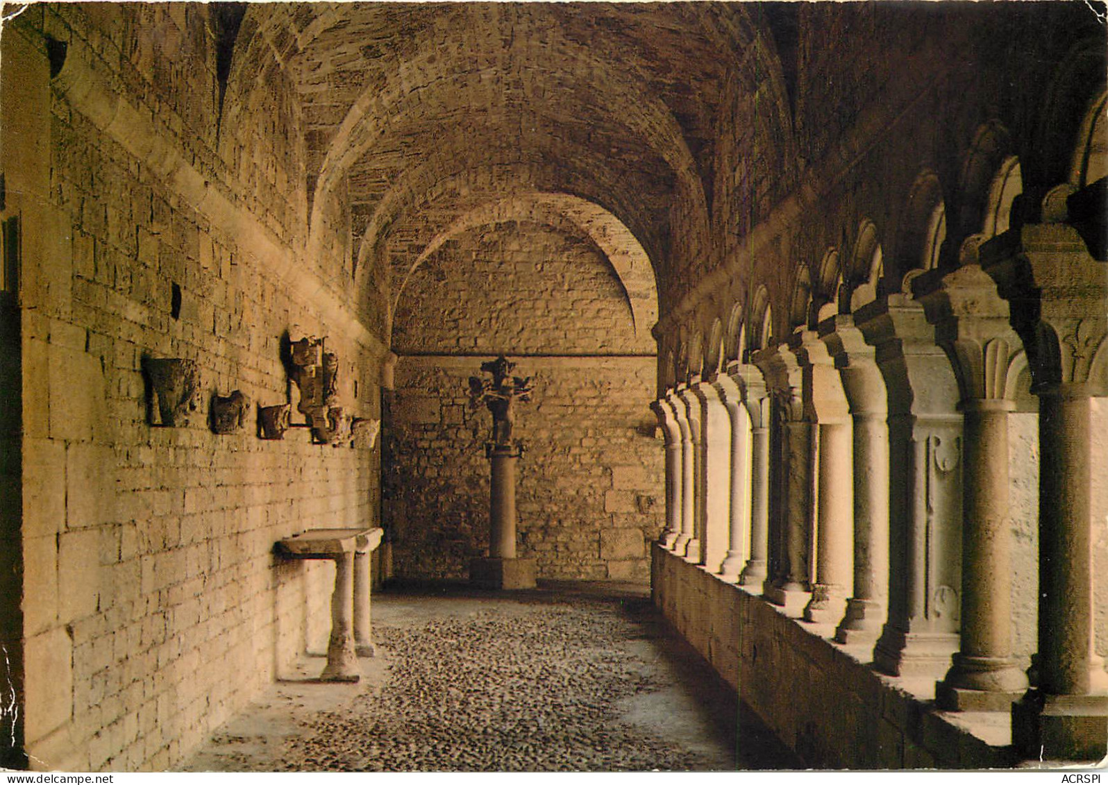 VAISON LA ROMAINE Galerie Des Cloitre Dans Le Fond La Croix A Double Face4 (scan Recto Verso)ME2695 - Vaison La Romaine