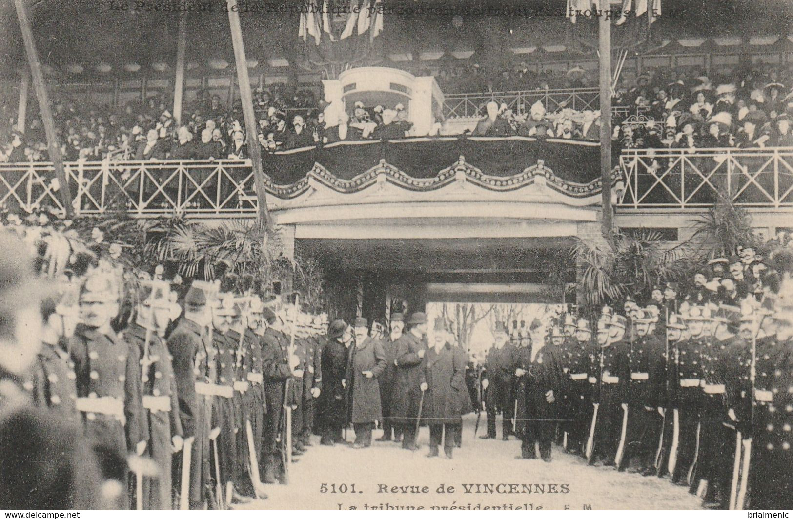 VINCENNES  Revue  La Tribune Présidentielle - Vincennes