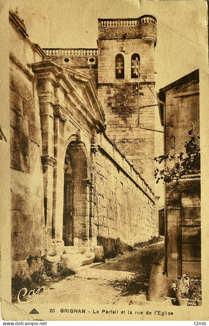 CPA GRIGNAN (Drôme). Le Portail Et La Rue De L'église (n° 20) - Grignan