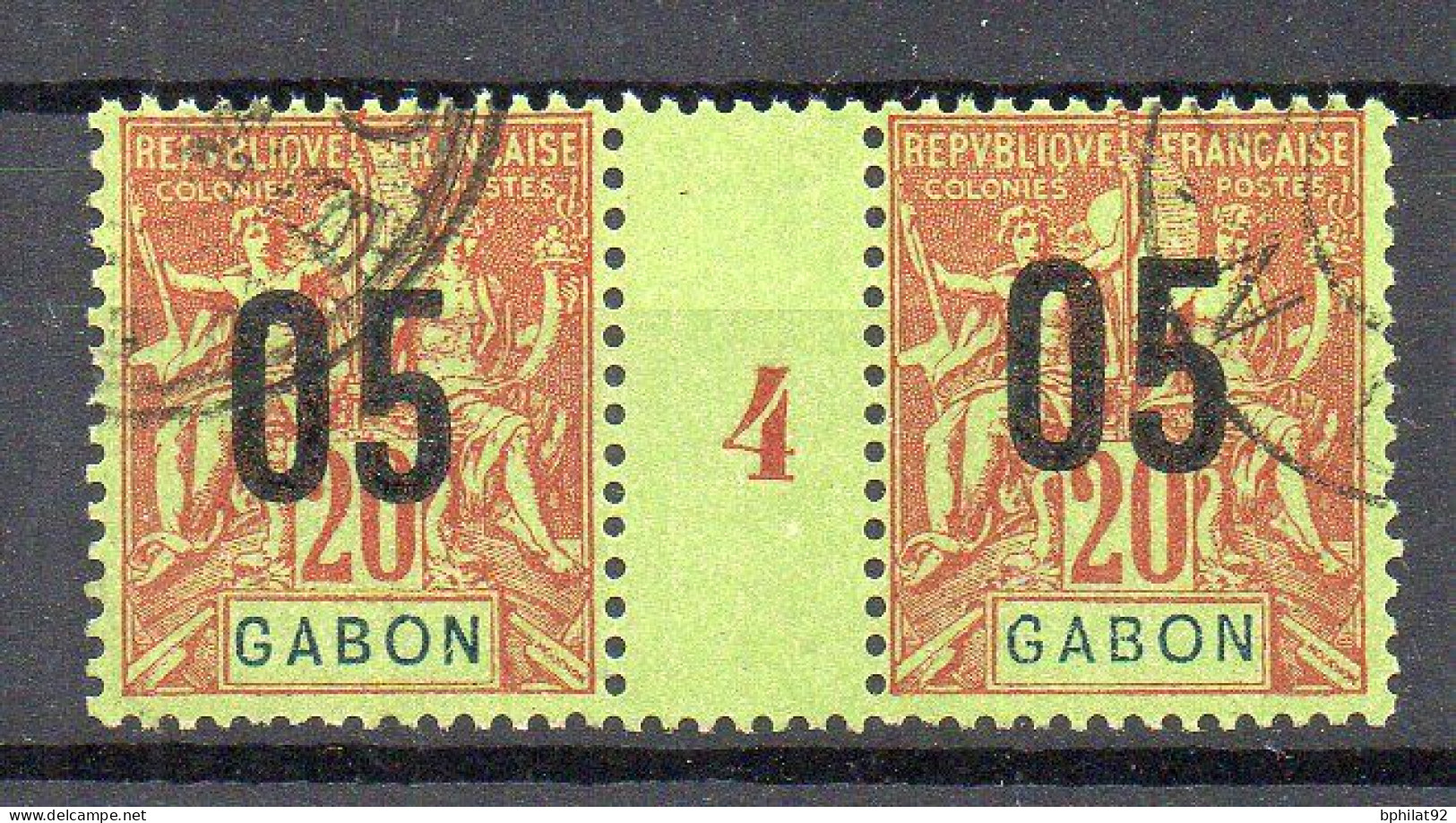 !!! GABON, PAIRE DU N°69/69a AVEC MILLESIME 4 OBLITERE - Used Stamps