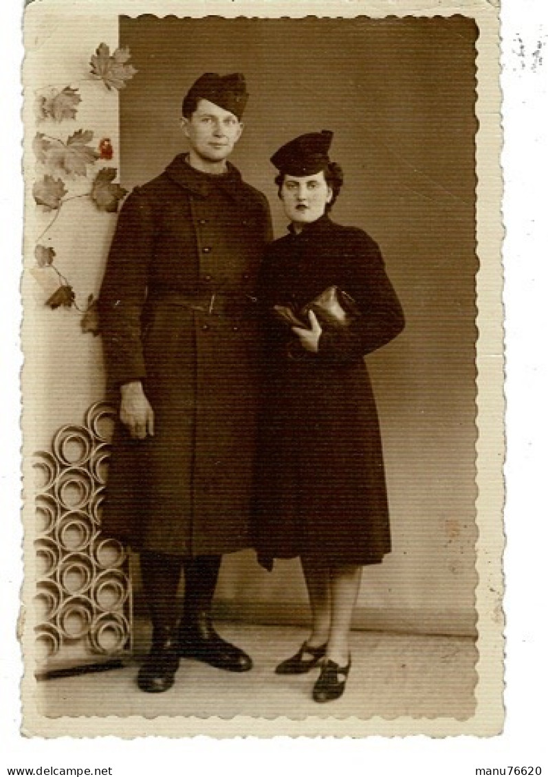 Ref 1 -photo : Un Portrait Couple , Homme Soldat Et Prisonnier De Guerre Plus Tard - France . - Europa