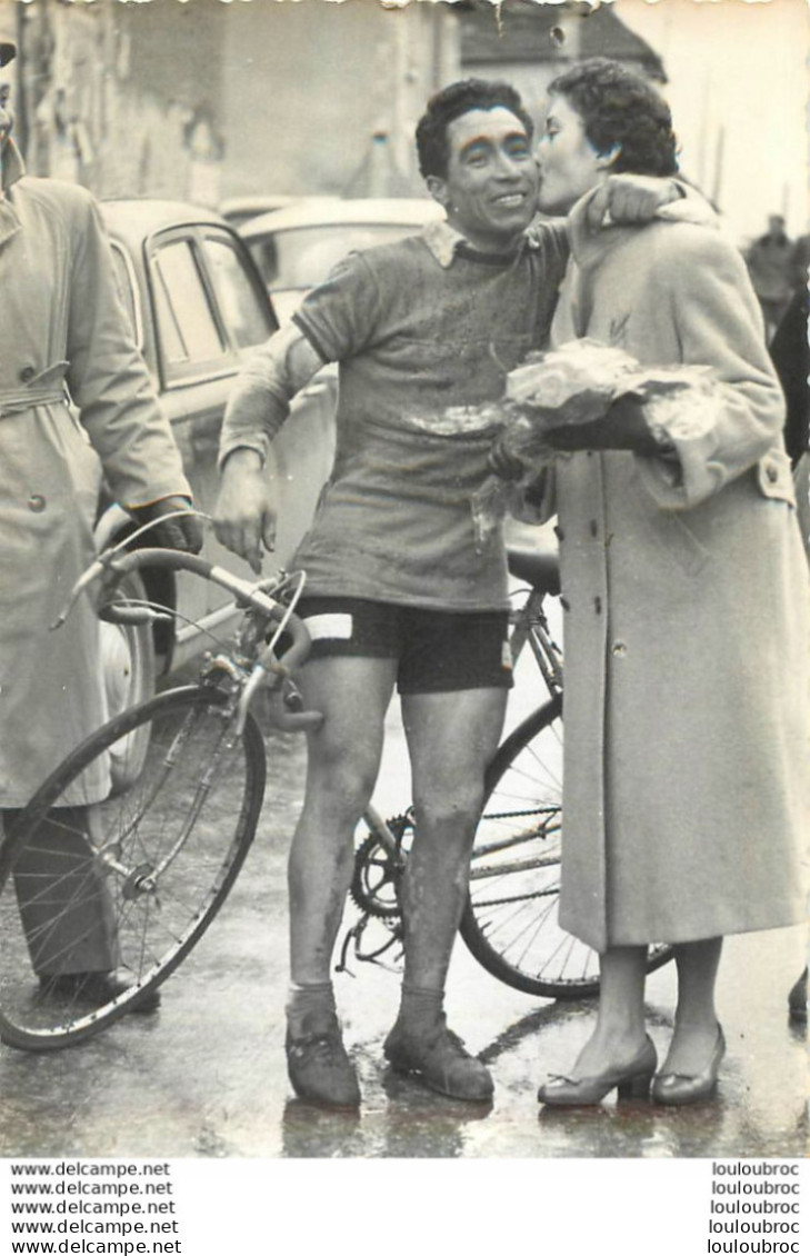 COURSE CYCLISTE 1967  LES ABRETS  ET ALENTOURS ISERE PHOTO ORIGINALE FAURE LES ABRETS  11 X 8 CM R27 - Cyclisme