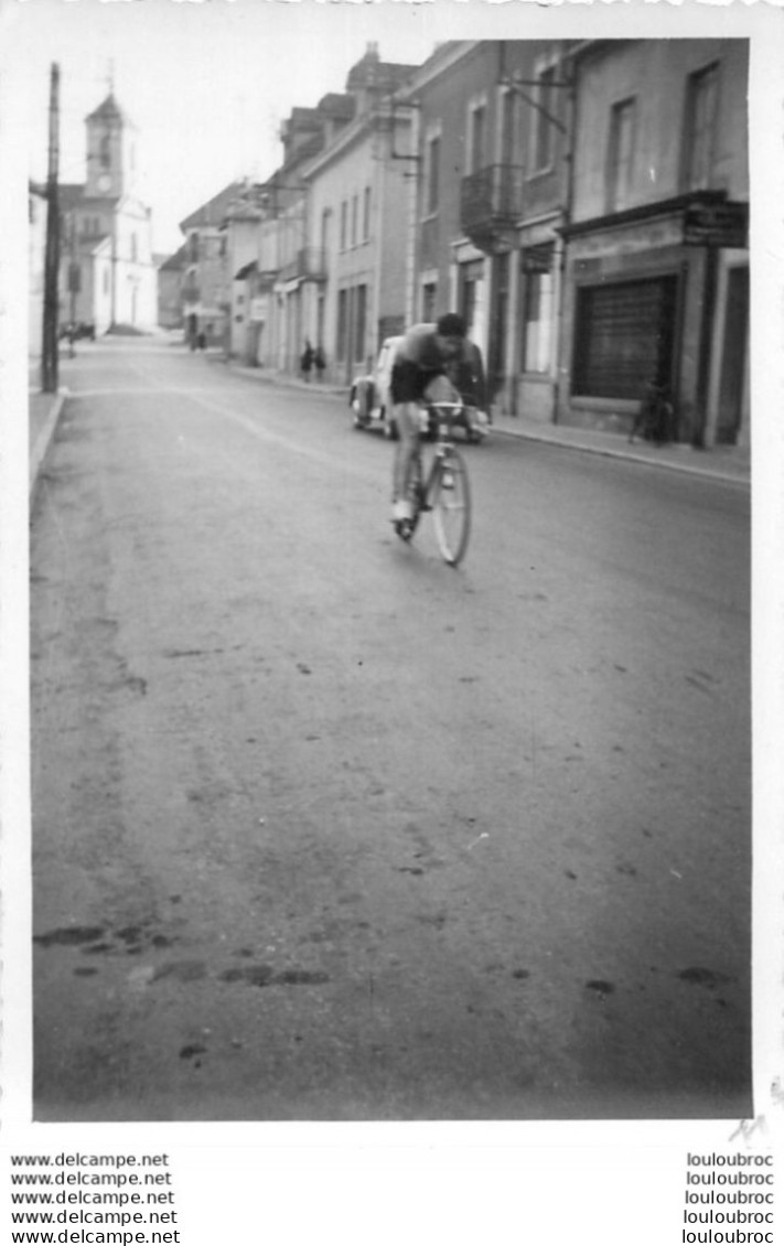 COURSE CYCLISTE 1967  LES ABRETS  ET ALENTOURS ISERE PHOTO ORIGINALE FAURE LES ABRETS  11 X 8 CM R17 - Radsport