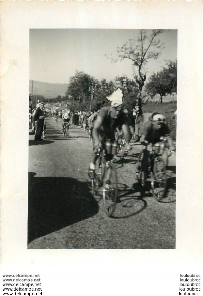 COURSE CYCLISTE 1967  LES ABRETS  ET ALENTOURS ISERE PHOTO ORIGINALE FAURE LES ABRETS  11 X 8 CM R1 - Radsport
