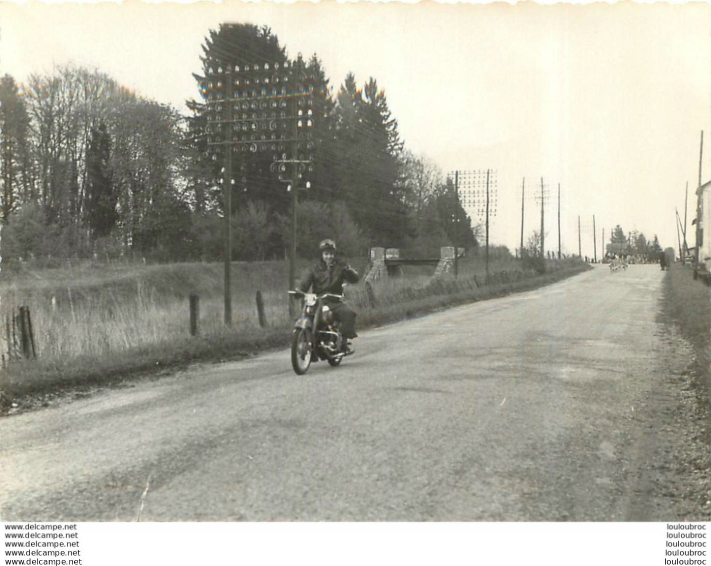 COURSE CYCLISTE 1967  LES ABRETS  ET ALENTOURS ISERE PHOTO ORIGINALE FAURE LES ABRETS  11 X 8 CM R10 - Cycling