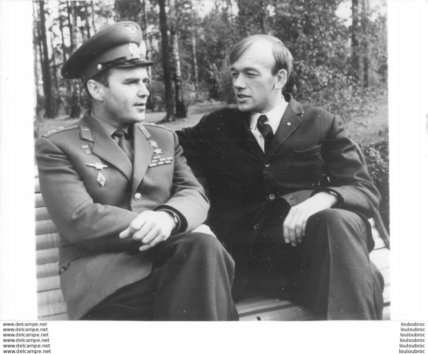 VLADIMIR CHATALOV ET L'INGENIEUR ALEXIS ELISSEEV COSMONAUTES SOVIETIQUES EN 1969 PHOTO KEYSTONE 24X18CM - Aviazione