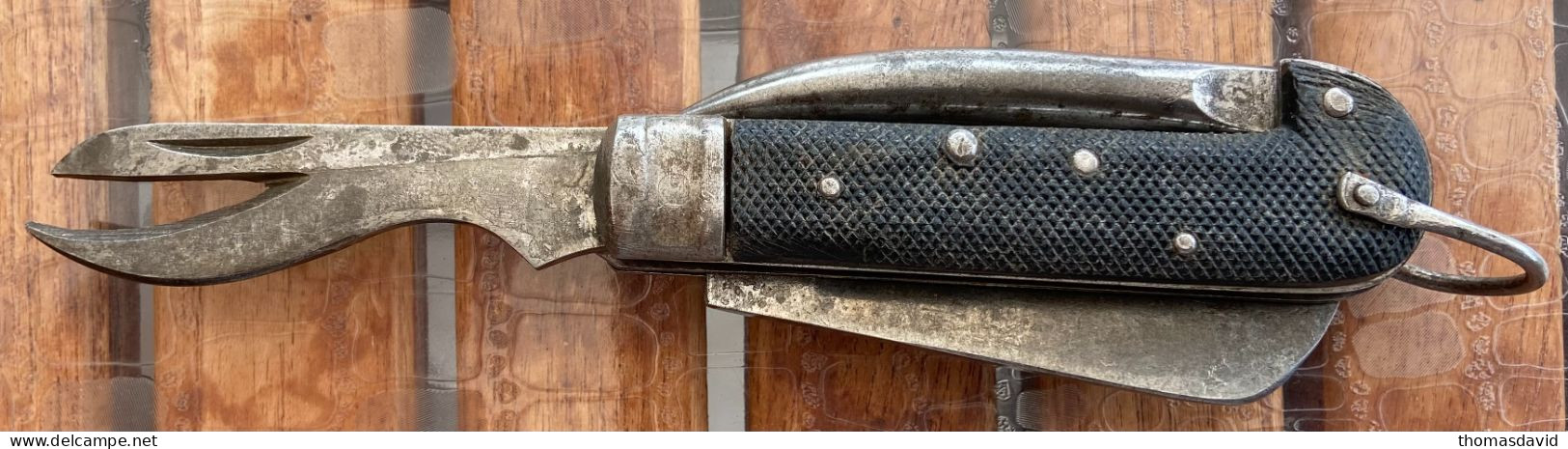 Couteau de poche réglementaire du soldat  Italien 2ème guerre mondiale. ww2. 39-45. Militaire.