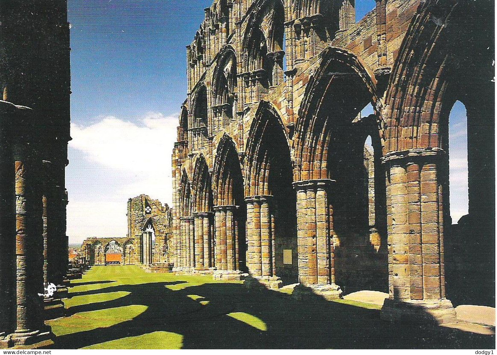 WHITBY ABBEY, NORTH YORKSHIRE, ENGLAND. UNUSED POSTCARD Ms9 - Whitby