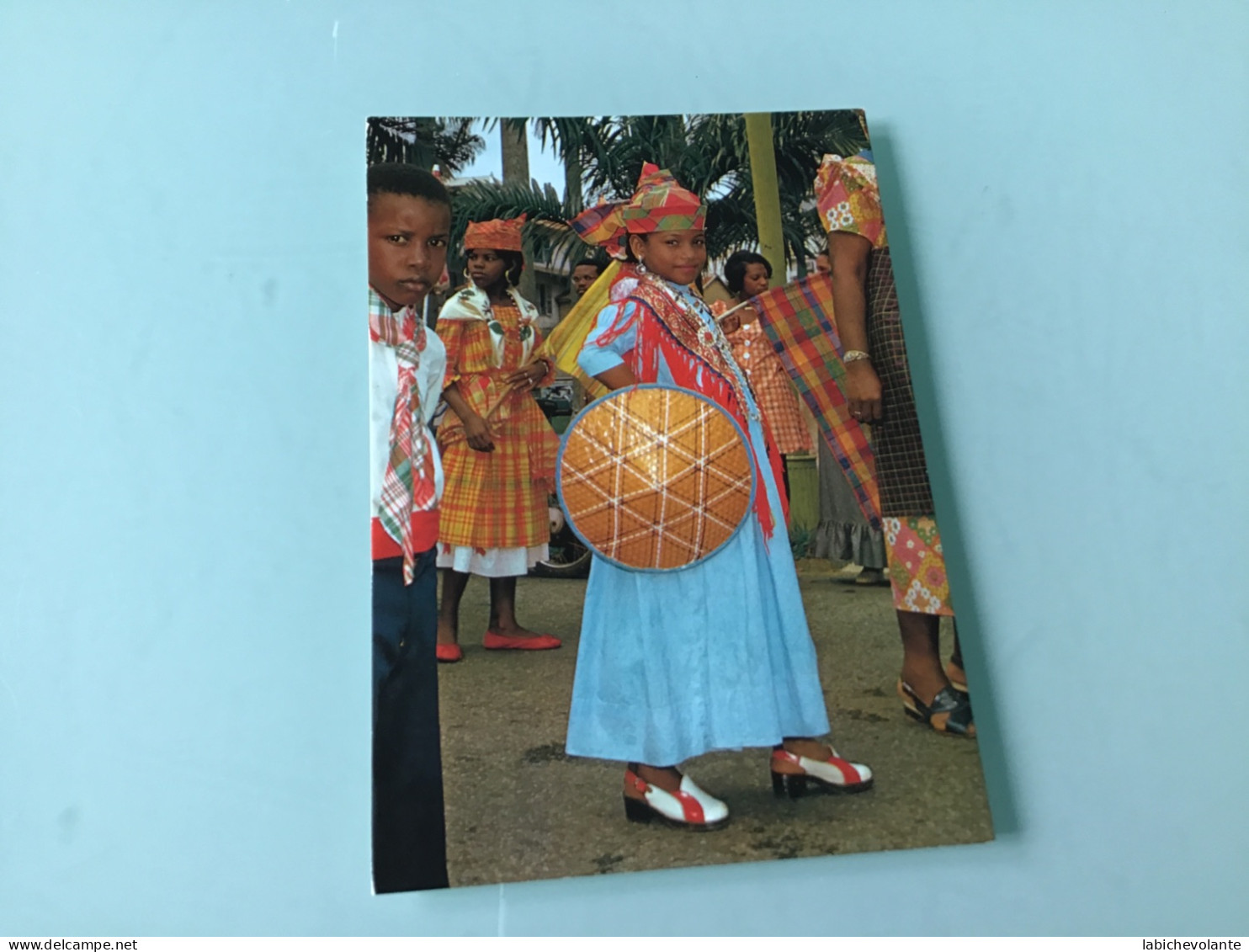 GUYANE. - Folklore. Petite Guyanaise En Costume Traditionnel. - Andere & Zonder Classificatie