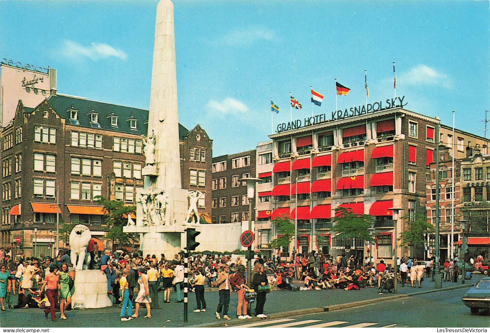 PAYS-BAS - Amsterdam/Holland - Le Monument National - Situé Au Cœur Même De La Capitale - Animé  - Carte Postale - Amsterdam