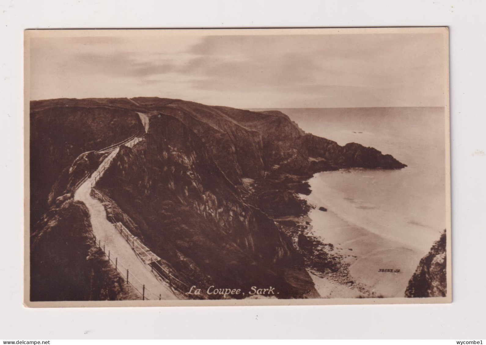 CHANNEL ISLANDS - Sark La Coupee Unused Vintage Postcard - Sark