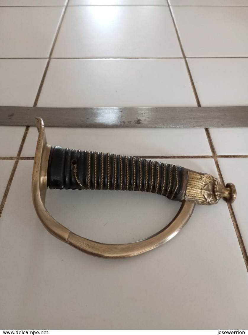 Poignée De Sabre Et Lame Trouvée Sur Brocante Je Ne Sais Pas Si C'est La Lame Qui Va Avec - Messen