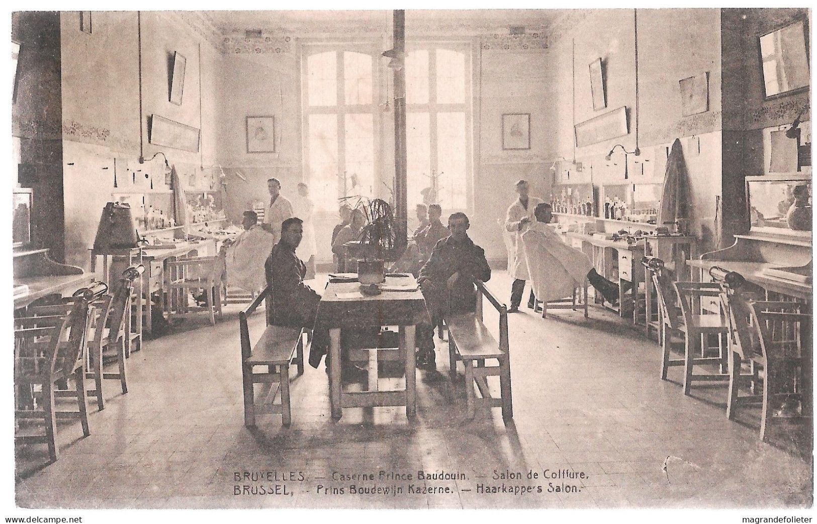 CPA PK AK  CARTE POSTALE BELGIQUE BRUXELLES CASERNE PRINCE BAUDOUIN LE SALON DE COIFFURE 1927 - Andere & Zonder Classificatie