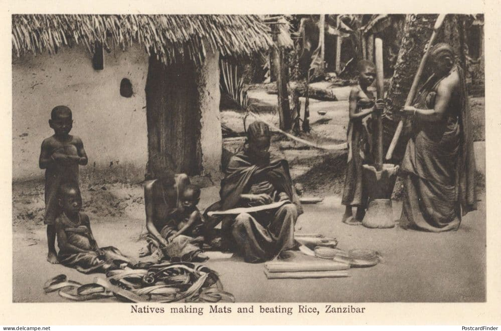 Zanzibar Natives Making Mats Beating Rice Africa Old Postcard - Non Classés