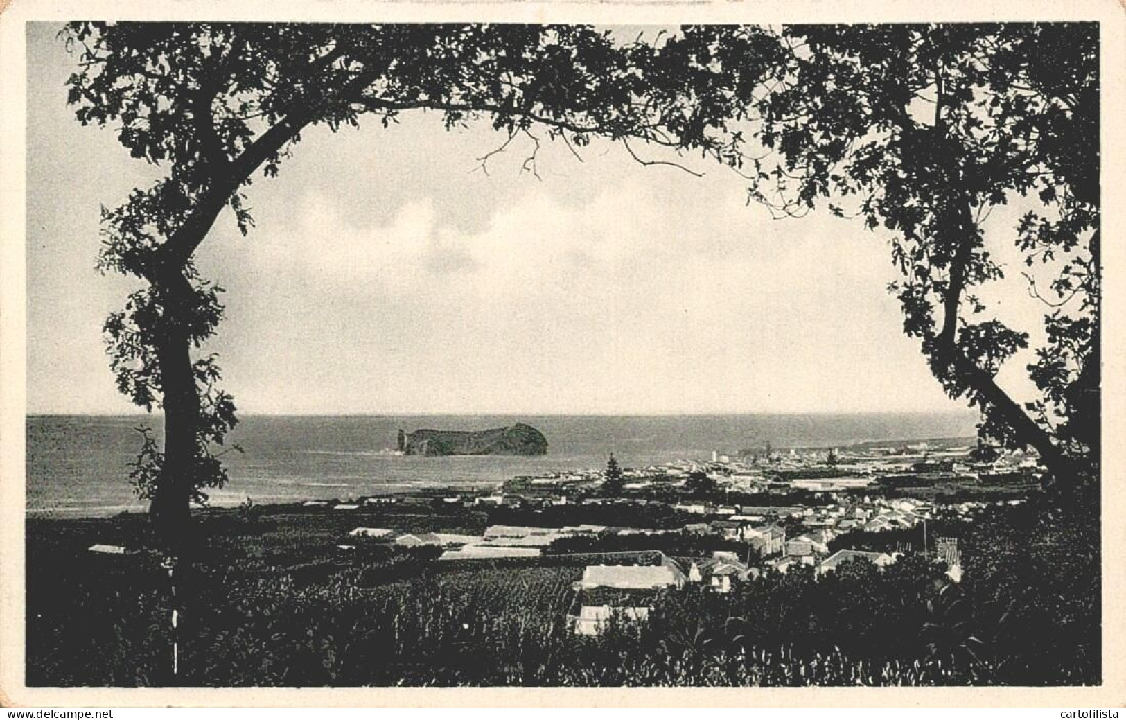 AÇORES, S. MIGUEL - Vista Geral De Vila Franca Do Campo  (2 Scans) - Açores