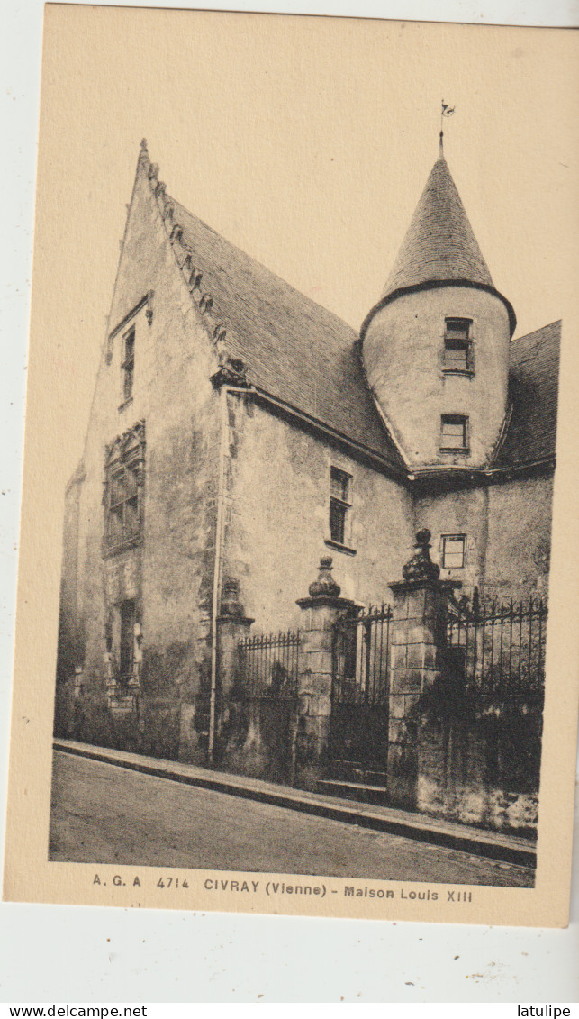 Civray 86  Carte Non Circulée _Maison Louis XIII - Civray