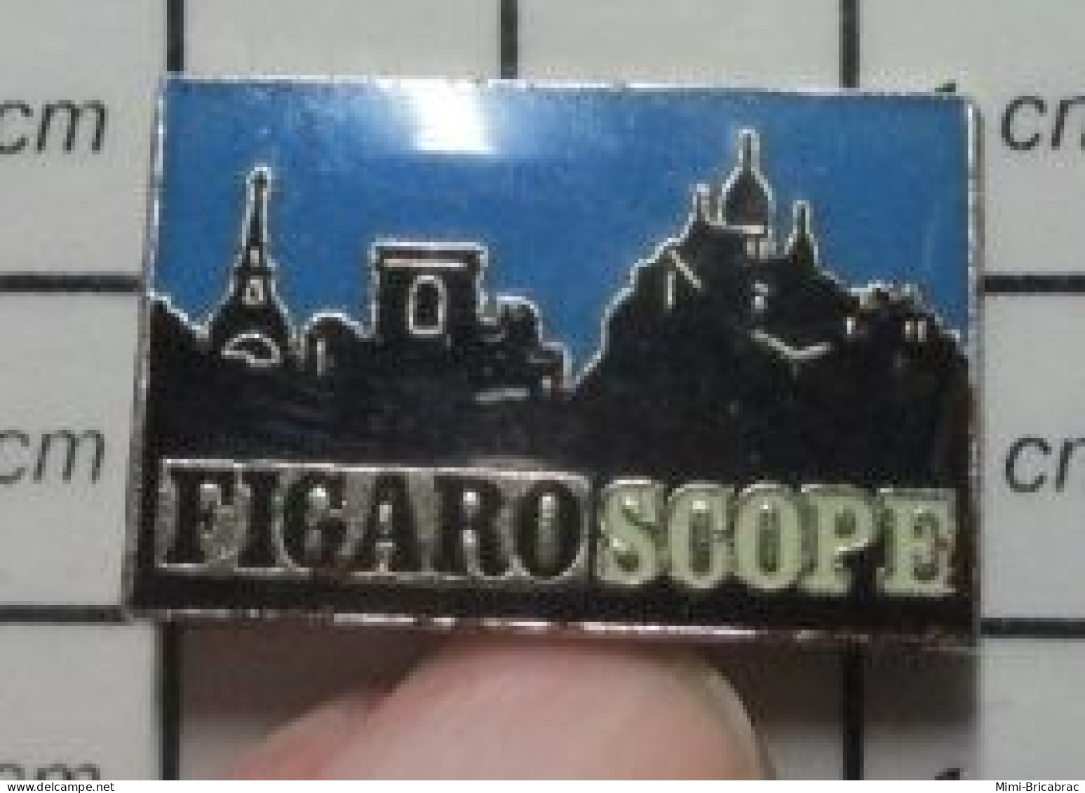 3617 Pin's Pins / Beau Et Rare / MEDIAS / LE FIGAROSCOPE SKYLINE DE PARIS - Media