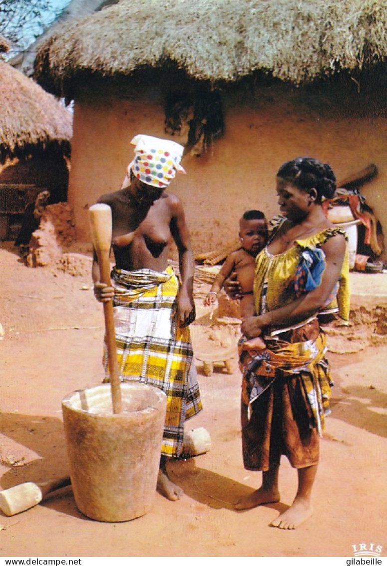 Afrique - Pileuses De Mil - Femme Seins Nus - Non Classificati