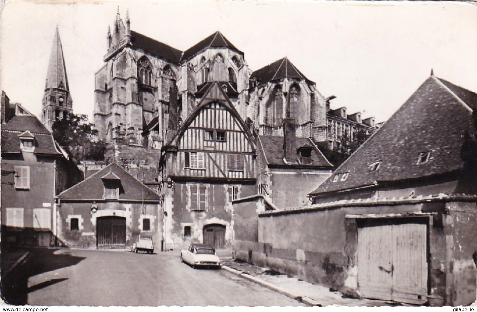 89 - AUXERRE - Abside De L'église Saint Germain - DS Et 2CV Citroen - Auxerre