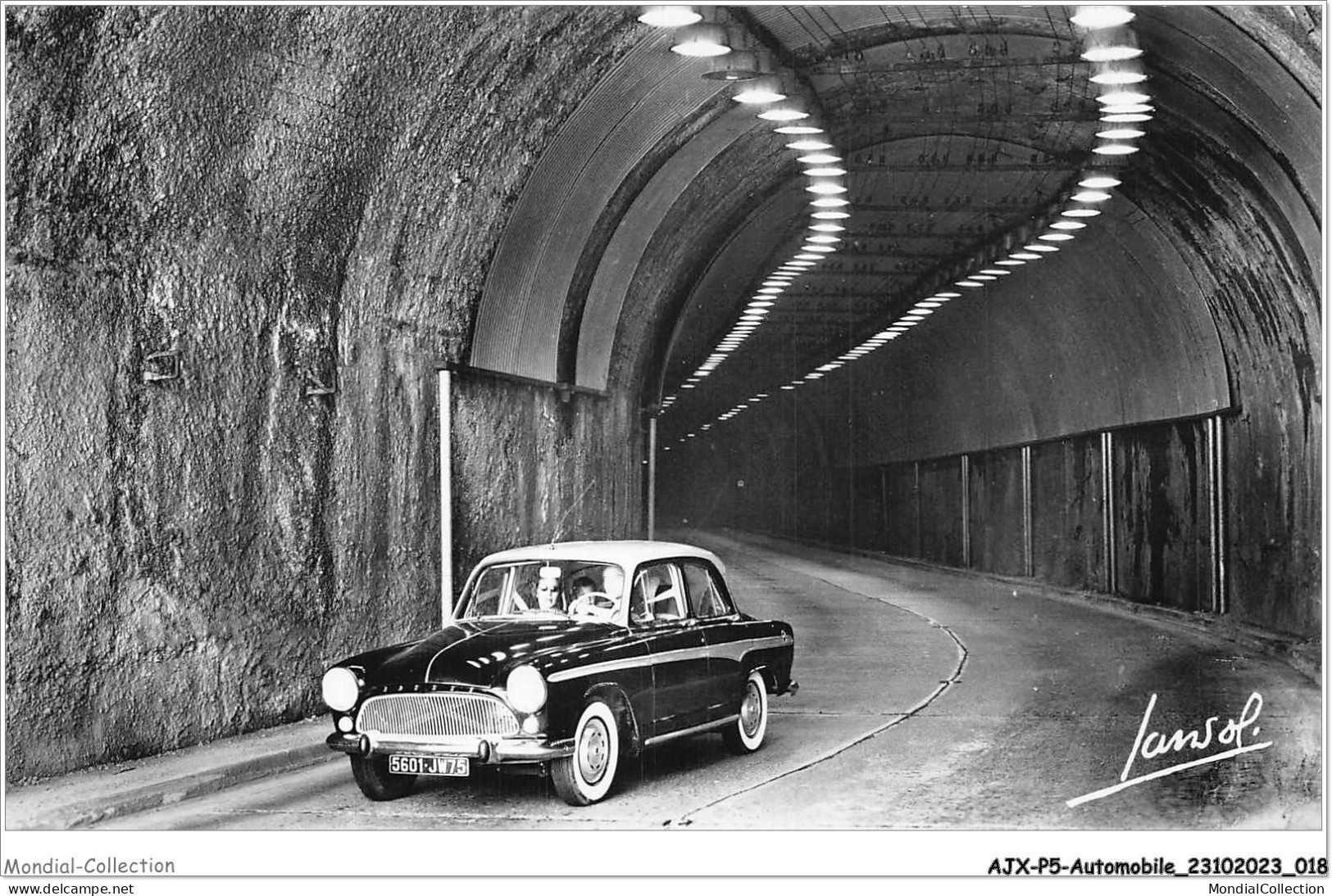 AJXP5-0488 - AUTOMOBILE ARONDE - YENNE - Le Tunnel Du Mont Du Chat - Buses & Coaches