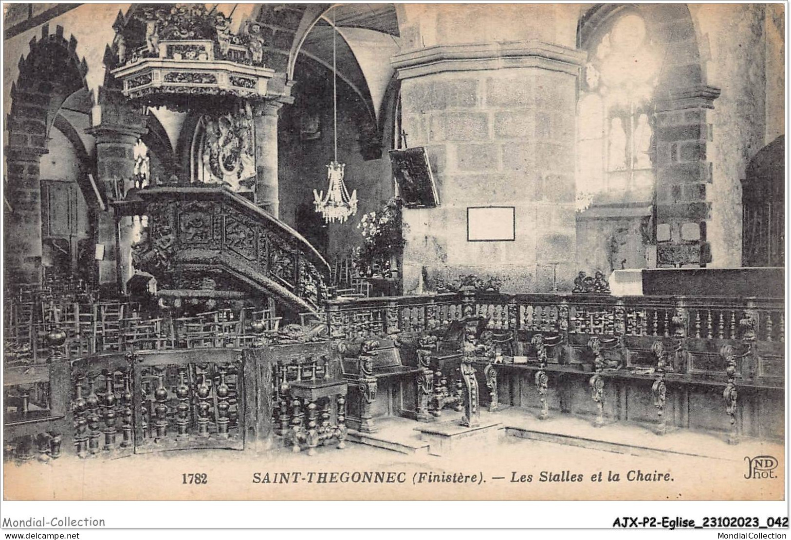 AJXP2-0117 - EGLISE - SAINT-THEGONNEC - Les Stalles Et La Chaire - Kerken En Kathedralen
